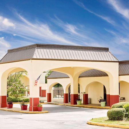 Days Inn & Suites By Wyndham Starkville Luaran gambar