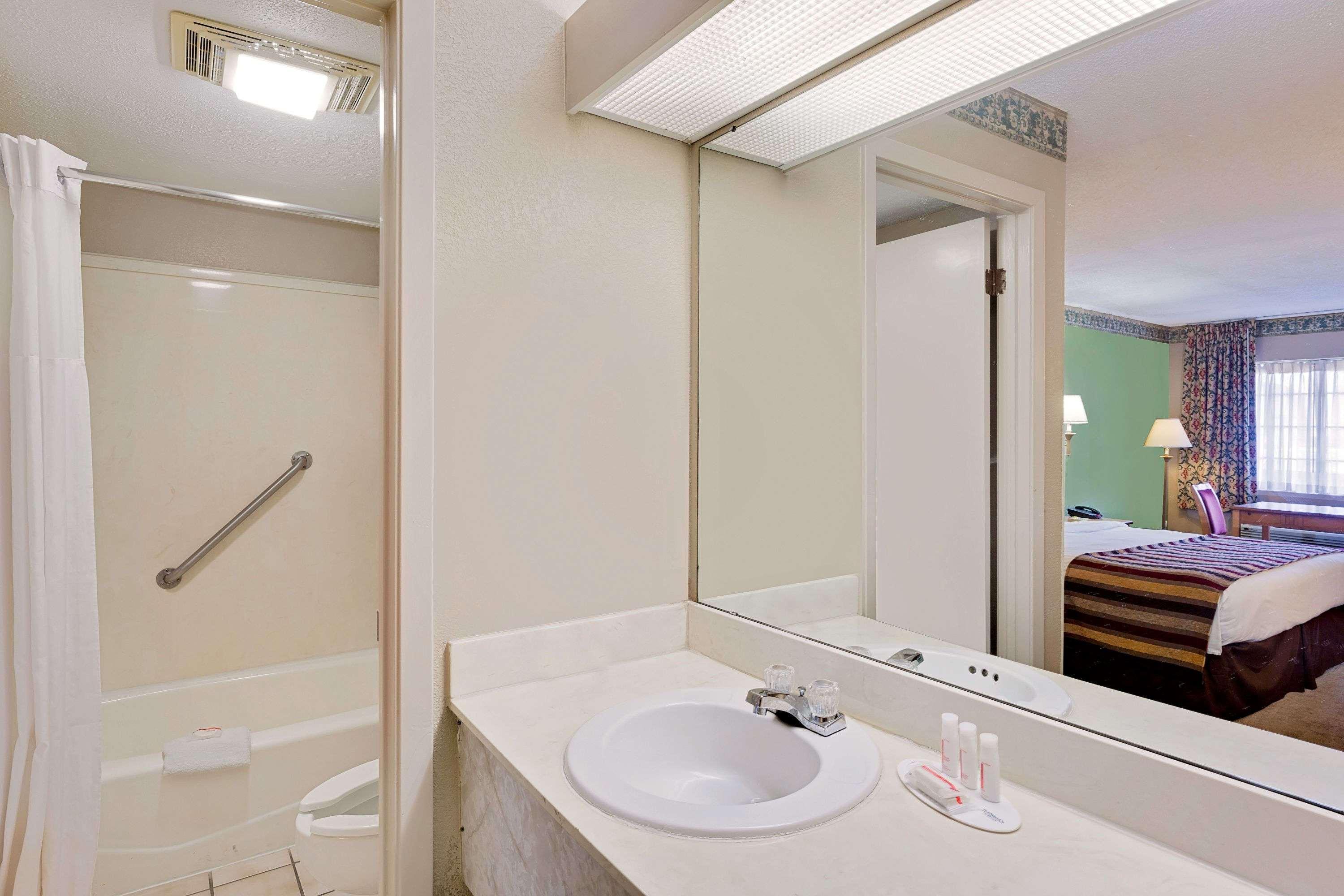 Days Inn & Suites By Wyndham Starkville Luaran gambar
