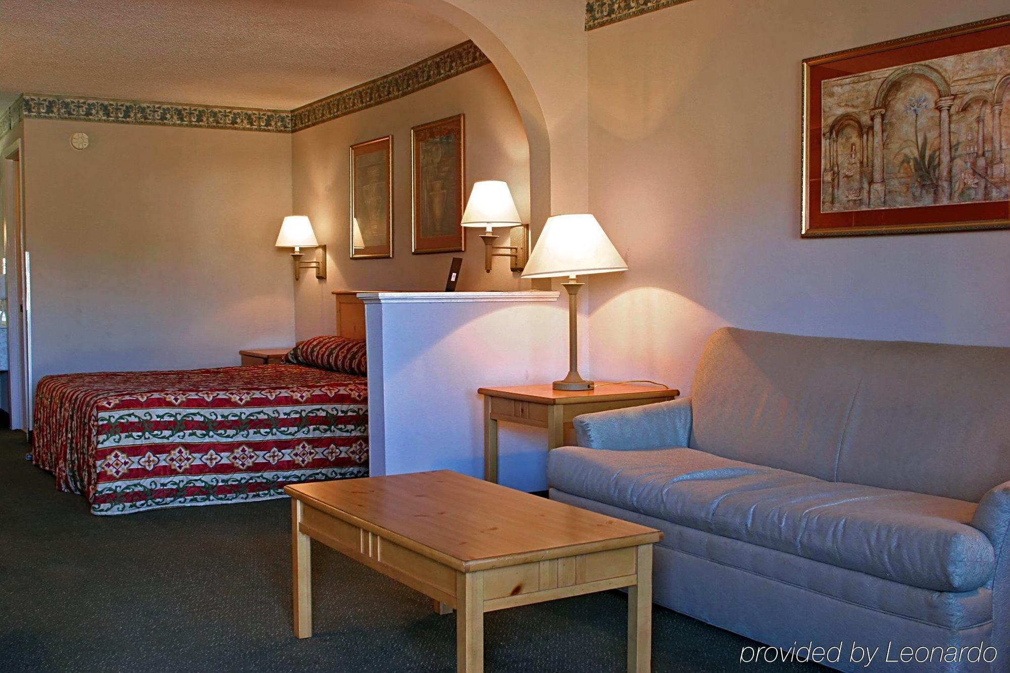 Days Inn & Suites By Wyndham Starkville Bilik gambar