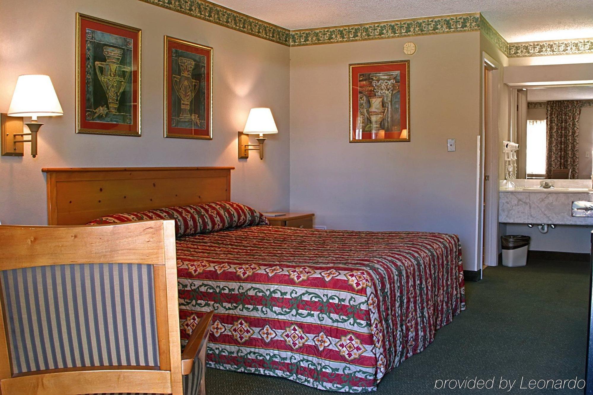 Days Inn & Suites By Wyndham Starkville Bilik gambar