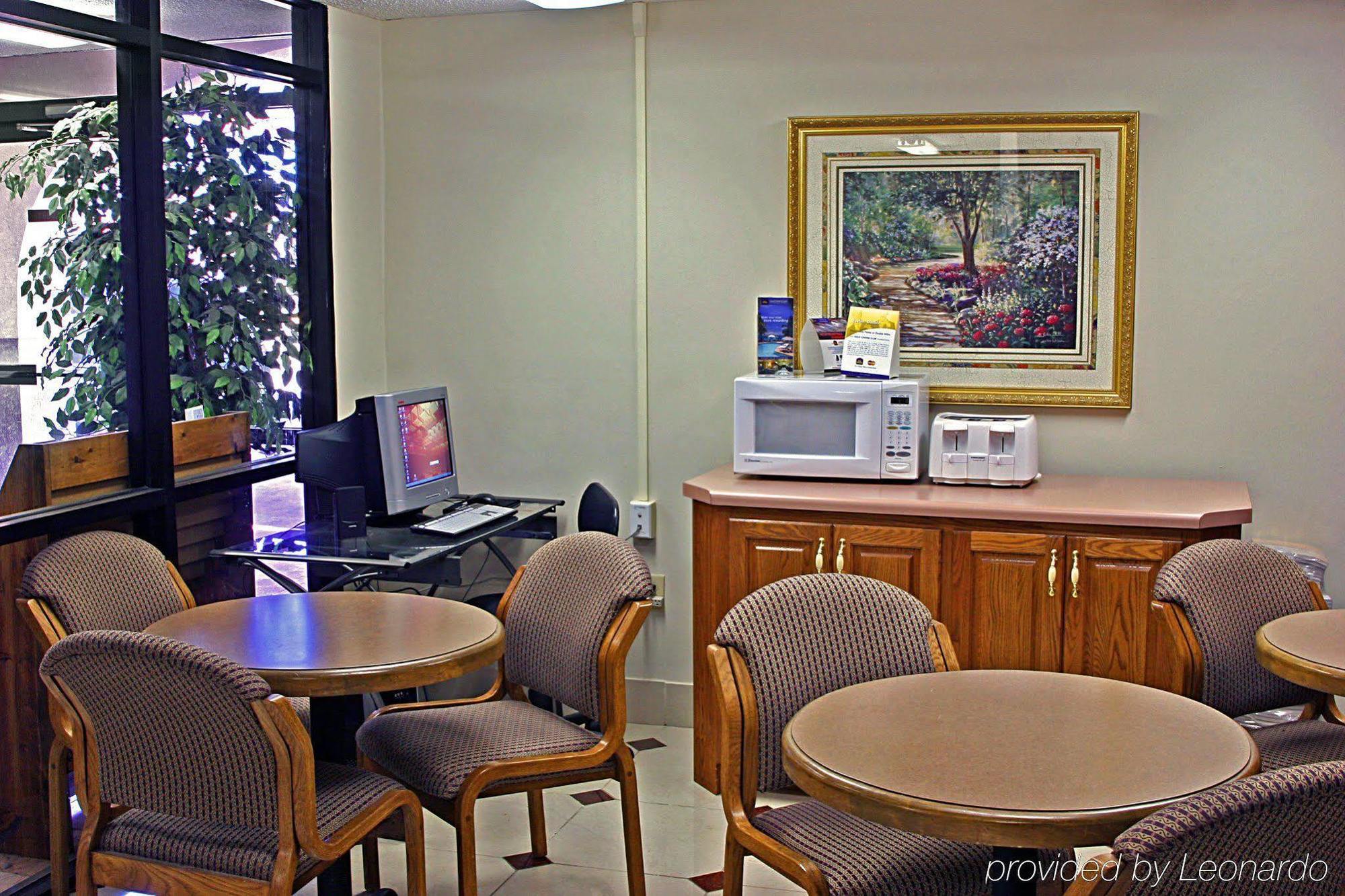 Days Inn & Suites By Wyndham Starkville Restoran gambar